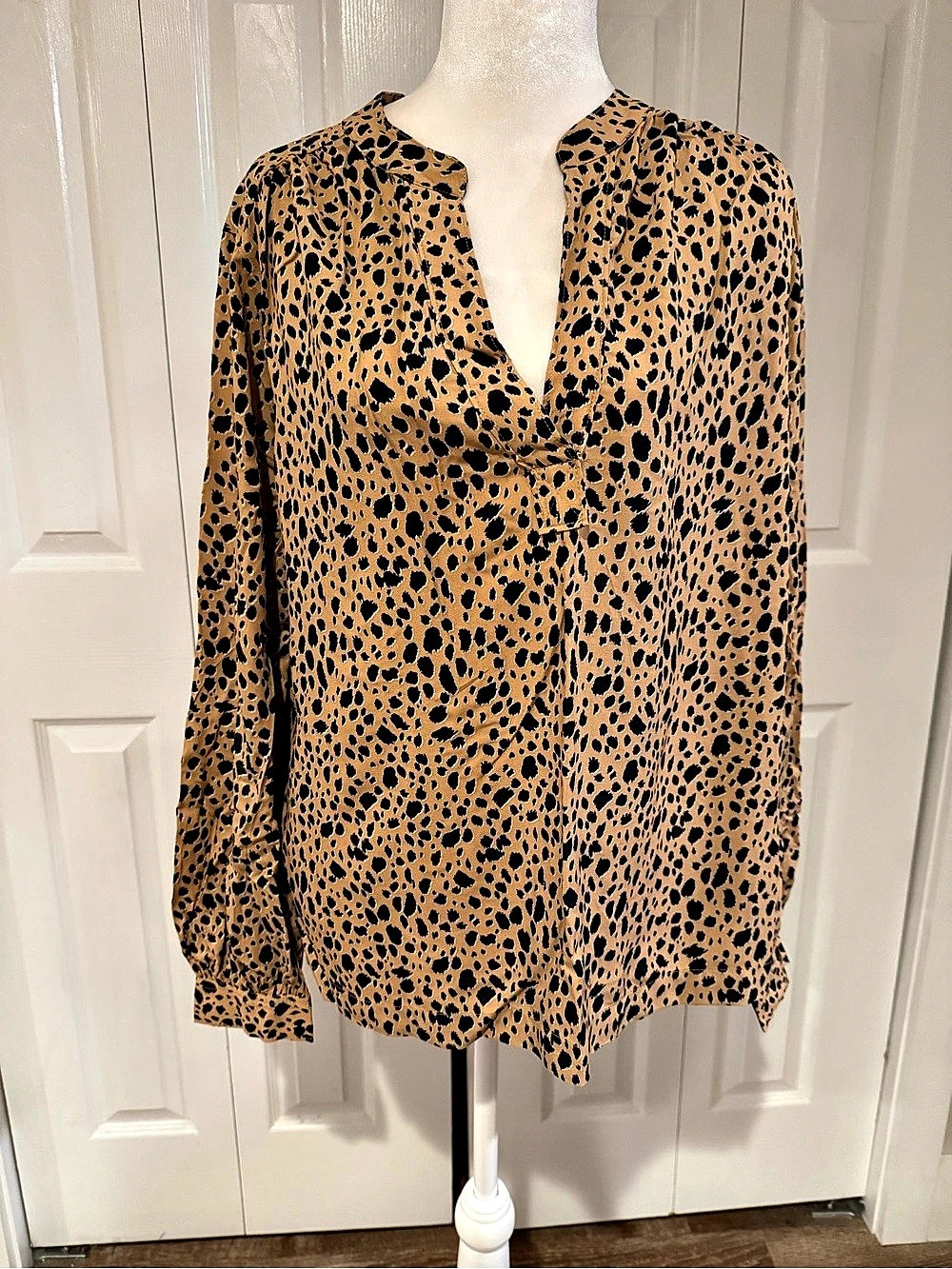 GAP, Leopard Print Blouse Women’s Long Sleeve Animal Print EUC, Size L